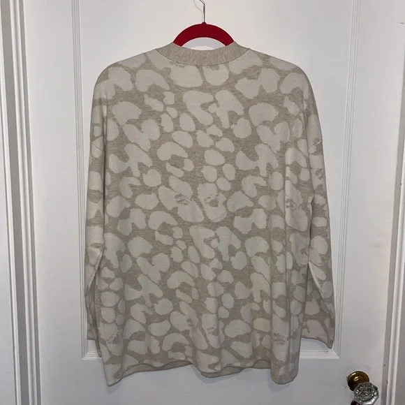 Ann Taylor Factory V-Neck Cream Leopard cotton blend cardigan. EUC - Picture 4 of 5
